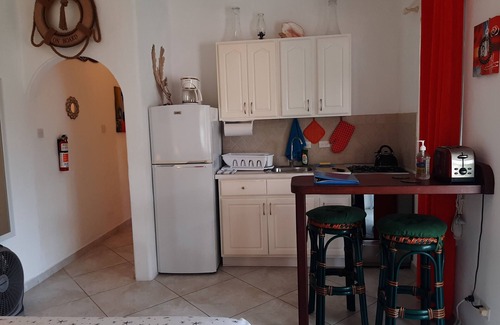 Silver Sands Apartment | Tropical Gecko Studio - Only 80 meters from the Ocean!