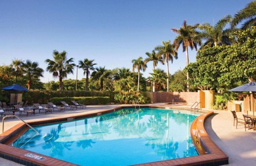 Ludlam Hotel | Tropical Getaway near Miami Airport & Convention Center | Swimming Pool