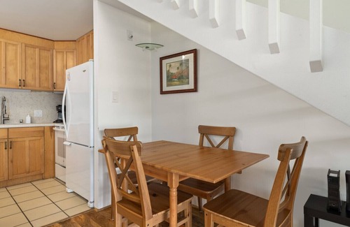 Kahuku House | Tropical Getaway perfect for families, near beach, free wifi
