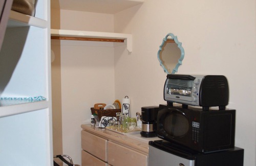 Santa Barbara Apartment | Tropical Getaway w/Patio Entrance #1