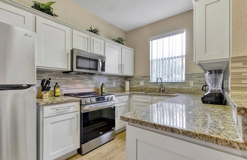 Wellington House | Tropical haven 4-bedroom townhome in Davenport