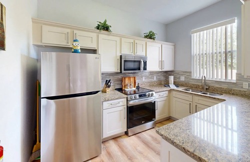 Wellington House | Tropical haven 4-bedroom townhome in Davenport