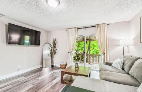 Port Tampa City House | Tropical Haven with Hot Tub, Deck, Near Beach