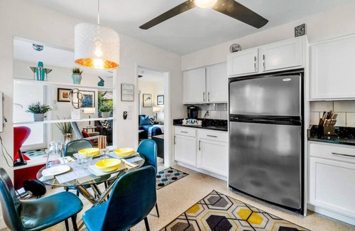 Middle River Terrace House | Tropical Heated Pool+Hot Tub! 1 Mile To Beach!