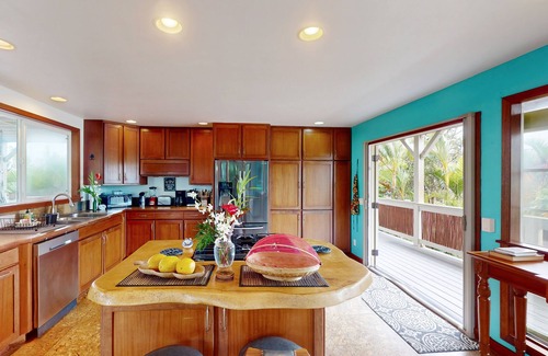 Kehena House | Tropical hideaway near Kehena Black Sand Beach with WiFi & washer/dryer