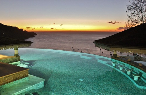 Friendship Bay Cottage | Tropical Hideaway Palm Cottage - Stunning Views - 5* Boutique Accommodation