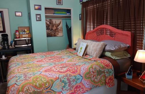 Walkers Holly Hill House | Tropical Hideaway