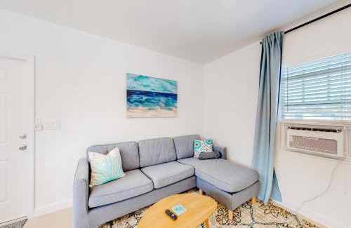 Flamingo Parks Apartment | Tropical Hideway