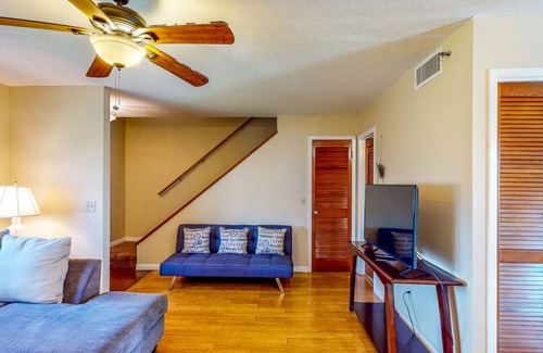 Callaway House | Tropical Home Near the Water - Recent Renovations