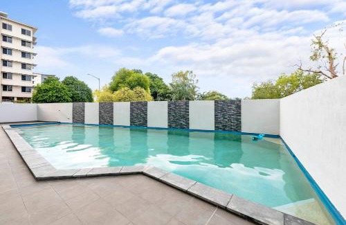 Darwin City Centre Apartment | Tropical Horizons - Chic Family Stay with Pool