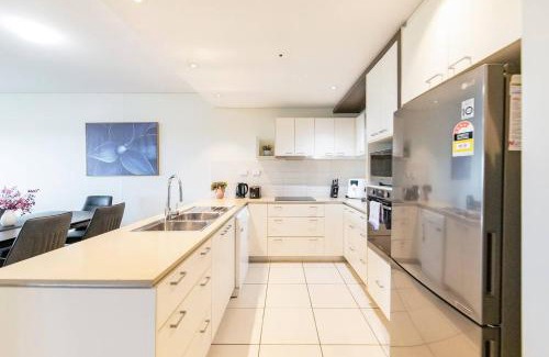 Darwin City Centre Apartment | Tropical Horizons - Chic Family Stay with Pool