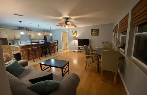Horton Shores Cottage | Tropical Island Guest House - Minutes from Ocean & Flagler Avenue