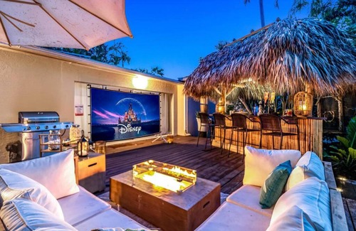 South Middle River House | Tropical Jungle Pool Oasis