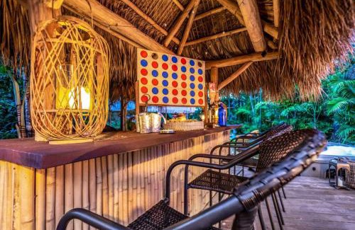 South Middle River House | Tropical Jungle Pool Oasis