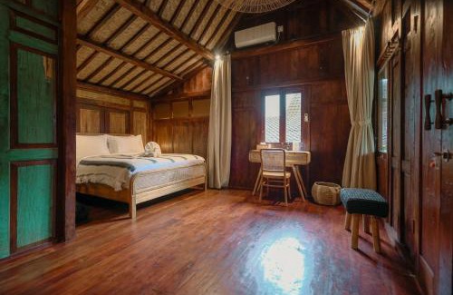 Mas Villa | Tropical Kasbah with Riverside View - Beji Mas, Ubud