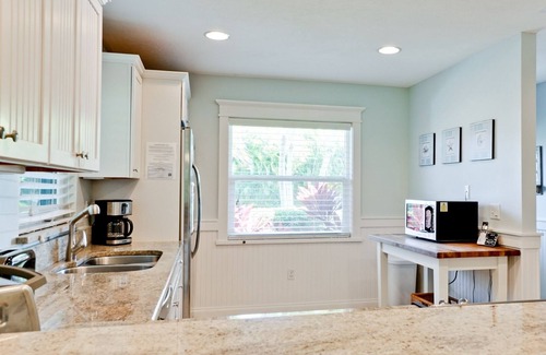 Anna Maria Cottage | Tropical Landscaped Beach Cottage with Heated Jetted Pool