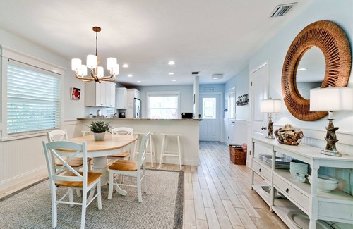 Anna Maria Cottage | Tropical Landscaped Beach Cottage with Heated Jetted Pool