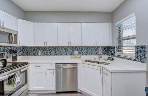 Temple Terrace House | Tropical Luxury Escape with Backyard Oasis & Pool