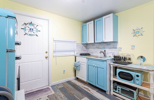 Mango Groves Apartment | Tropical Maritime 1.5 mi to beach & 0.3 mi to downtown