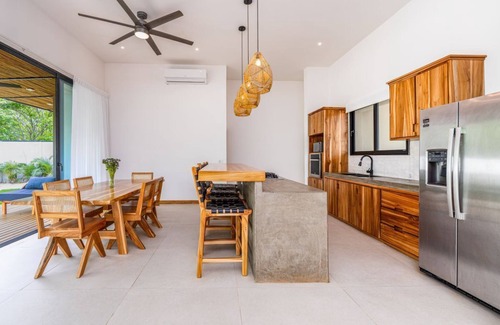 Rio Seco House | Tropical Modern 3-Bedroom House in Avellanas
