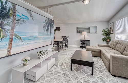 Bearss Plaza House | ☆Tropical & Modern☆ Family Ready | Ace Location