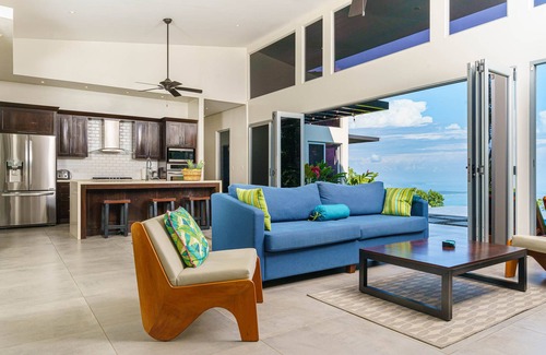 Dominical House | Tropical Modern Masterpiece: 3br/3.5b Infinity pool w/World Class Ocean Views.