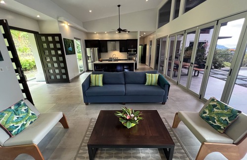 Dominical House | Tropical Modern Masterpiece: 3br/3.5b Infinity pool w/World Class Ocean Views.