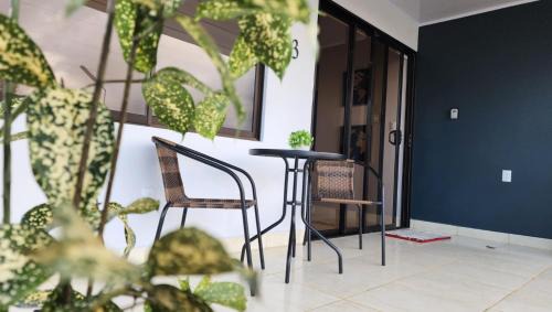 Penjamo House | Tropical Noir at Family Lodge