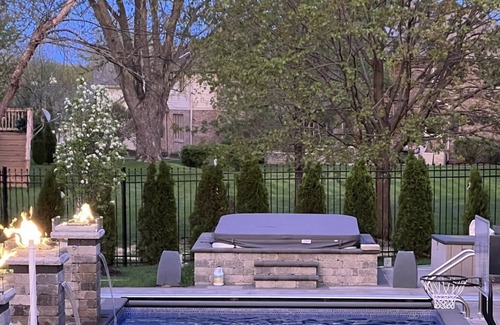 Palos Heights House | Tropical oasis 6000 ft.² estate just 30 minutes from downtown Chicago
