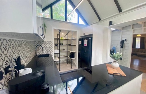 South Townsville House | Tropical Oasis on Perkins Street