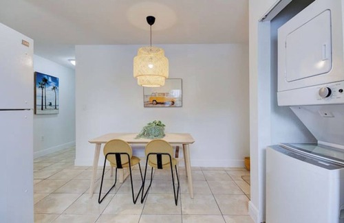 The Roads Apartment | Tropical Oasis-beach 15mint away