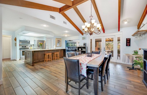 Lakeland House | Tropical oasis, centrally located, quiet street. Close to everything!