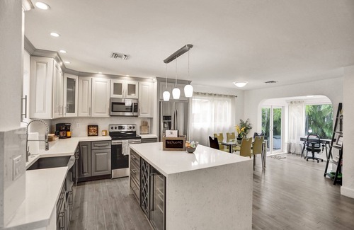 Pompano Isles House | Tropical Oasis close to all South Florida offers!