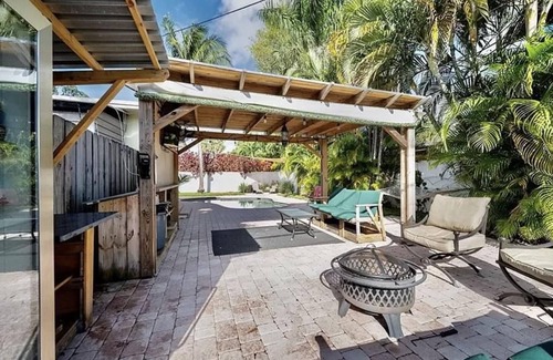 Garden Isles Villa | Tropical Oasis Fantastic 4 BD 3 BTH Home