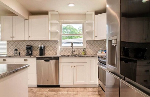 Embassy Hills House | Tropical Oasis -Heated Pool- Whole Home