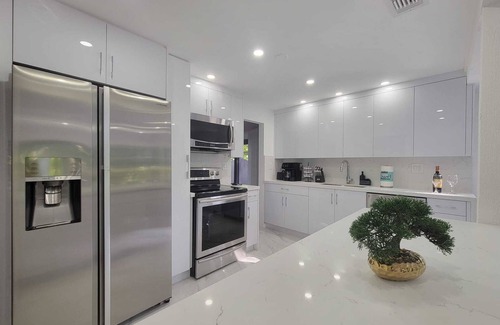 Ives Estates Villa | Tropical Oasis Miami/Beach/Hard Rock Stadium/8Bds/POOL/Jacuzzi/GAMES/BBQ