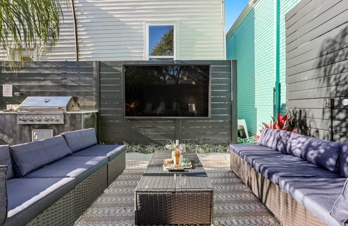 Tulane - Gravier House | Tropical Oasis Near FQ | Heated Pool | Local Art