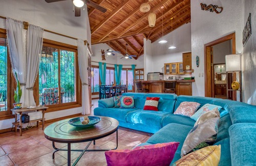 Samara Villa | Tropical Oasis, Steps From Beach, Cafés, Shops. Private Pool. Walk Everywhere.