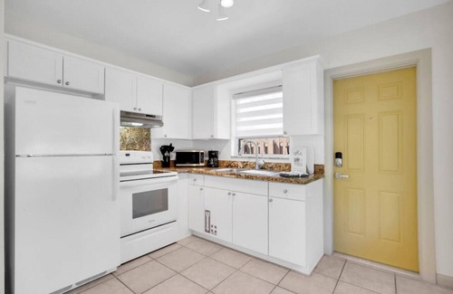 River Oaks Villa | Tropical Oasis near Beach Downtown Airport