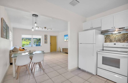 River Oaks Villa | Tropical Oasis near Beach Downtown Airport