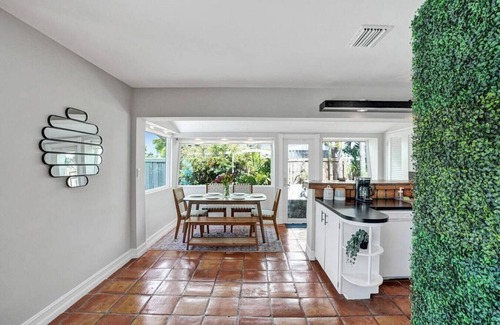 Coral Shores House | Tropical Oasis | Private Pool & BBQ | 5 Mins to Beach