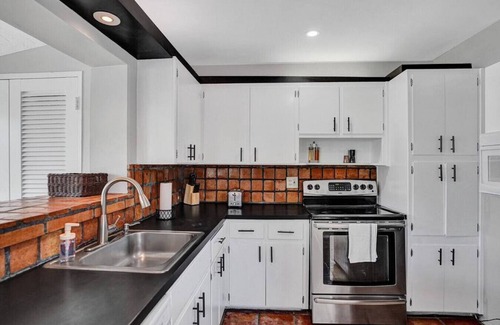 Coral Shores House | Tropical Oasis | Private Pool & BBQ | 5 Mins to Beach