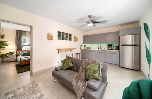 Victoria Park Apartment | Tropical Oasis Newly Renovated Near Las Olas Beach
