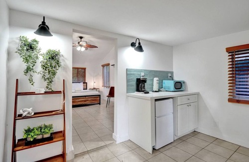 Sailboat Bend House | Tropical Oasis: Studio w/Pool