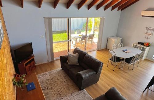 Kalbarri Apartment | Tropical Palms - Kalbarri, WA