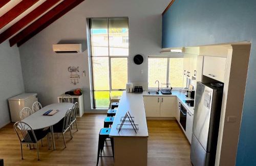 Kalbarri Apartment | Tropical Palms - Kalbarri, WA