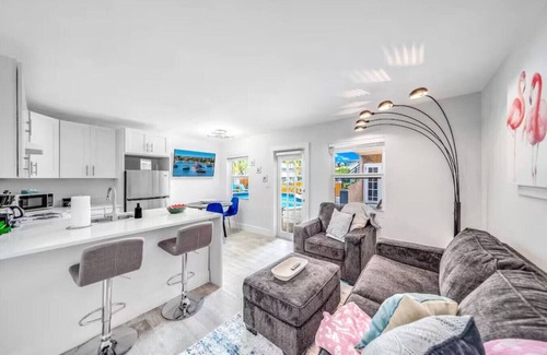 Coral Ridge Apartment | Tropical Paradise + POOL & PATIO