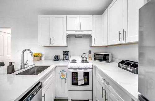 Coral Ridge Apartment | Tropical Paradise + POOL & PATIO