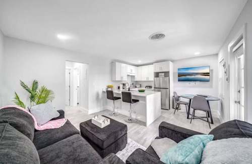 Coral Ridge Apartment | Tropical Paradise + POOL & PATIO