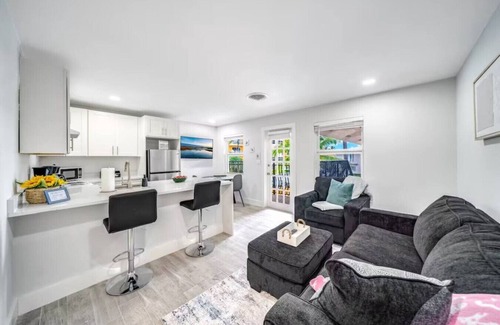 Coral Ridge Apartment | Tropical Paradise + POOL & PATIO